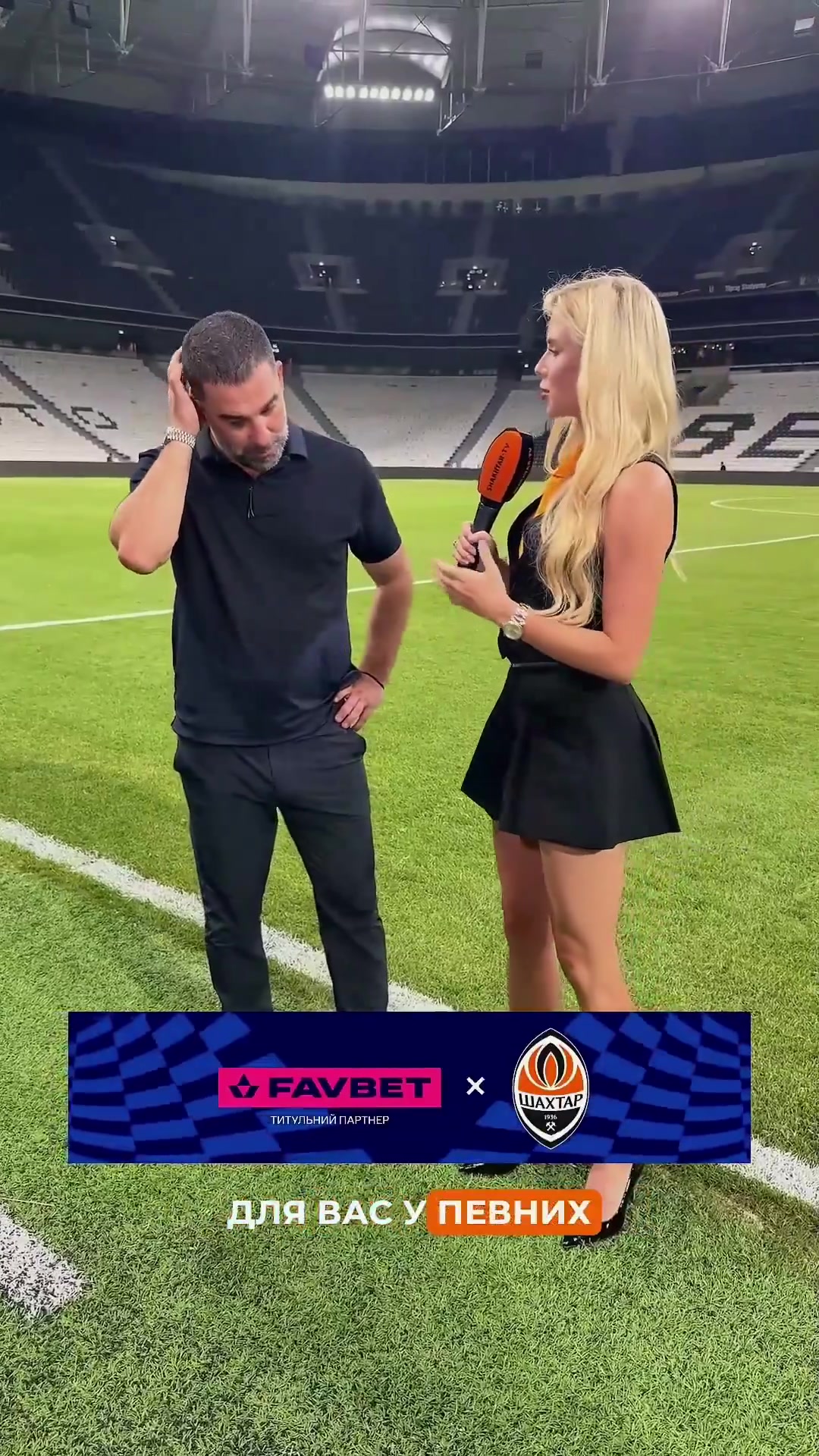 不敢看🫣矿工主帅图兰采访全程不敢直视美女记者，视频火遍外网