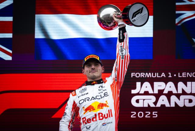 1743946494315006835.png 华体会官方入口-红牛首胜还靠维斯塔潘 “五冠王”前景或更加光明