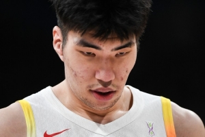 余嘉豪撑起了中国男篮的内线 球队展示了这段时间的训练成果