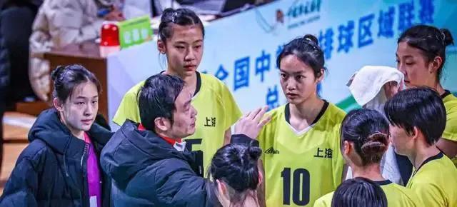 华体会数据中心-U19全锦赛杨舒茗受伤，但上海女排有奇兵！左手主攻太出色