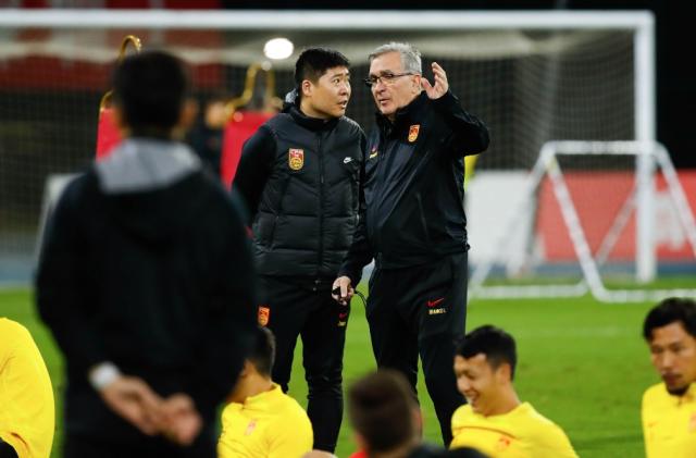 华体会数据中心-艾克森搭上国足末班车：充电十五天，用时五分钟？