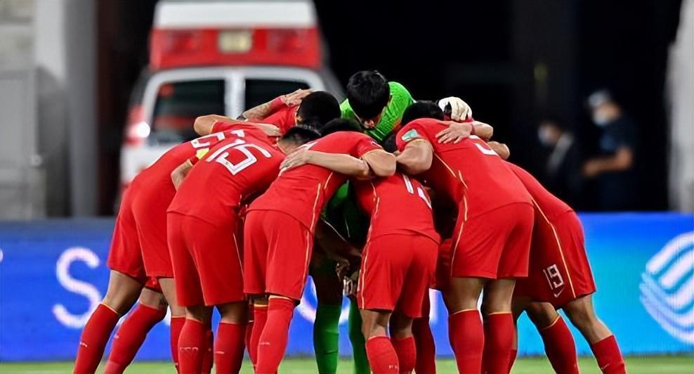 华体会官方入口-邵佳一刚带国足踢了一场热身赛，这两位锋霸就爆发，携手进两球