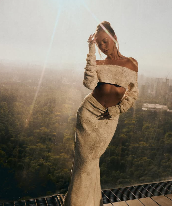 西媒更新姆巴佩最新恋情：两人在巴黎甜蜜约会 共进晚餐+打保龄球|西班牙|基利安·姆巴佩|爱珀斯托|皇家马德里|粉丝_新浪体育_新浪新闻