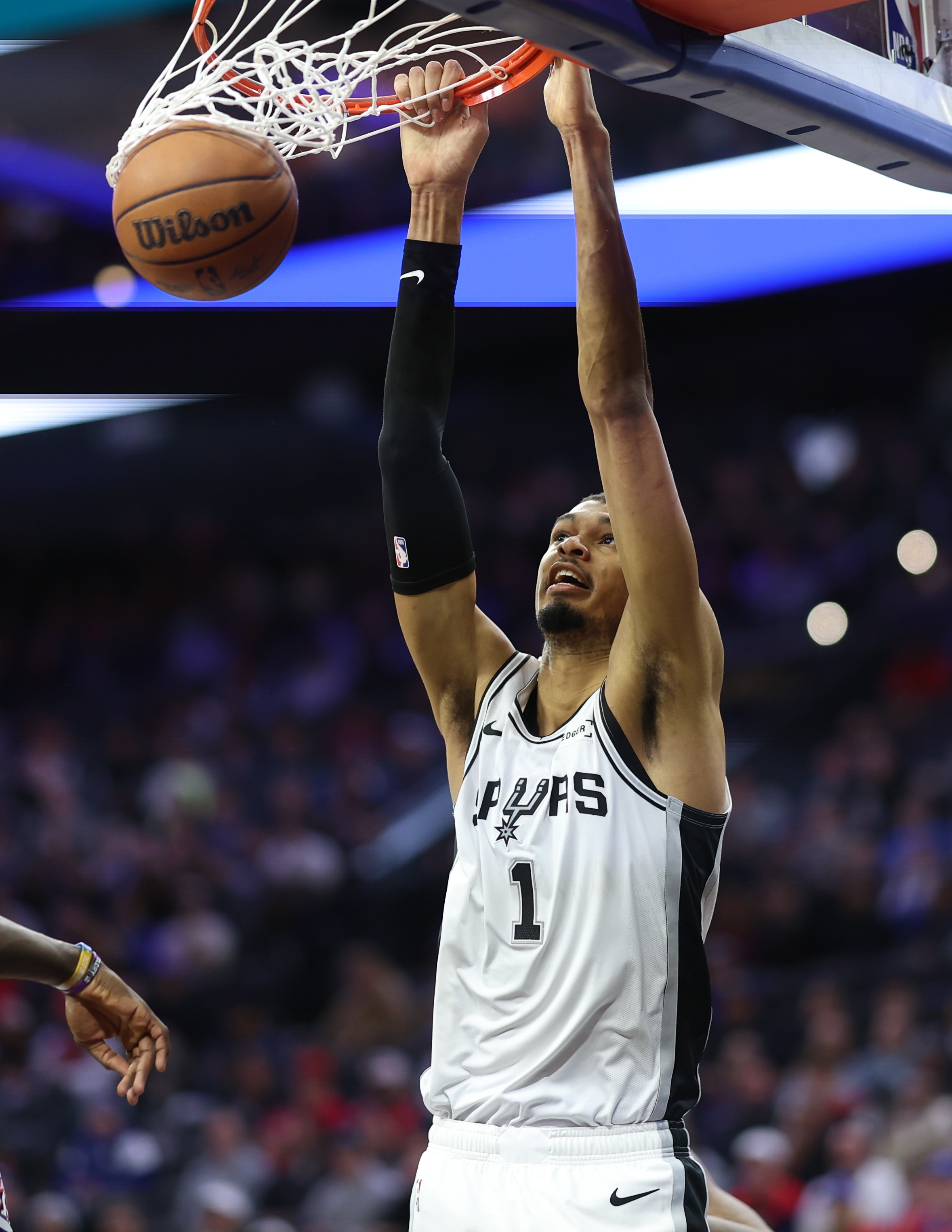 华体会数据中心-放空申京&amp;阿门5米！申谢两个防守黑洞 打火箭包夹KD先赢一半？