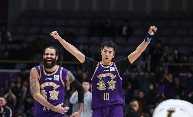 华体会数据中心-轰21+15又砍27+11！争议内线打成北控第一核心，闵鹿蕾没看错人